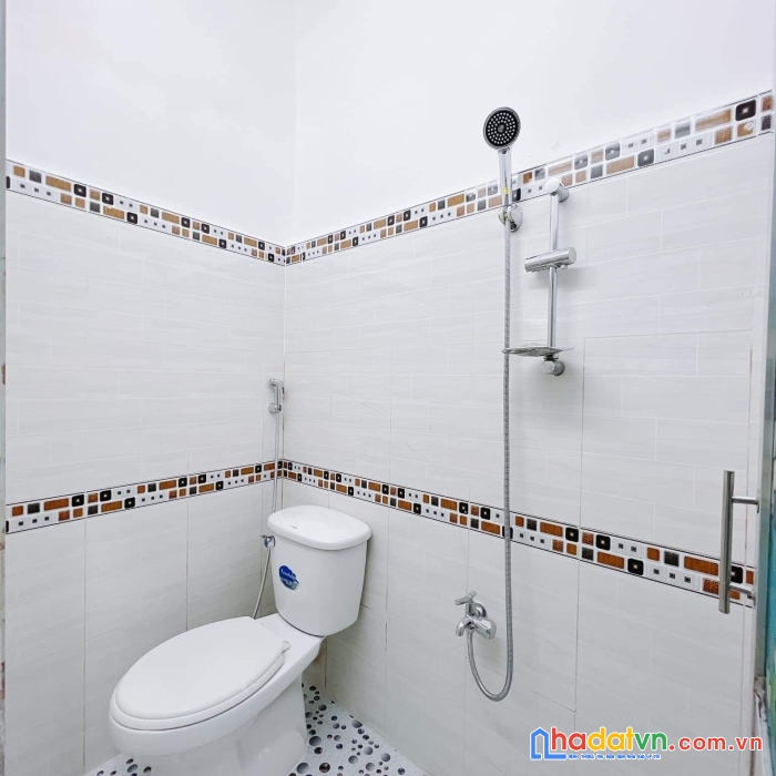 Bán nhà rẻ đẹp bến vân đồn q4 cách q1- 100 m -
 ngang 3 x 7- 2 tấm 2 phòng ngũ 2wc
có 2 tỷ..