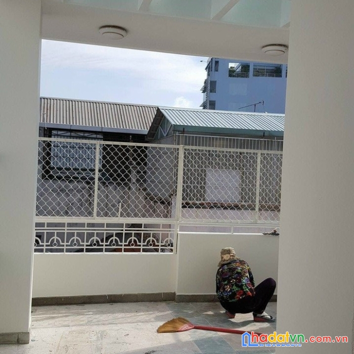 Xe hơi đậu cửa, 1 căn ra mt nguyễn thị huỳnh, pn, 4 tầng, 5pn thuê 30 triệu, 55m2, 10.9 tỷ