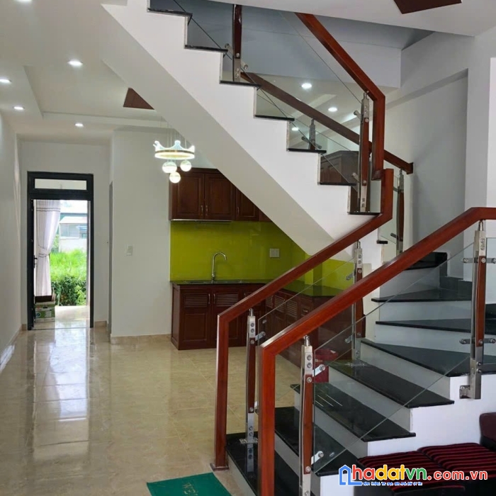 Hạ giá bán gấp 1 căn duy nhất - chỉ 2 tỷ 850tr - nhà hai tầng mới tinh - sân đậu ô tô 7 chỗ -