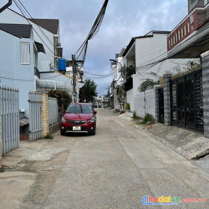 Hạ giá bán gấp 1 căn duy nhất - chỉ 2 tỷ 850tr - nhà hai tầng mới tinh - sân đậu ô tô 7 chỗ -