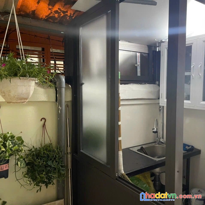 Bán căn hộ tập thể ở tầng 1, ngõ 61 lạc trung, gần phố mạc thị bưởi