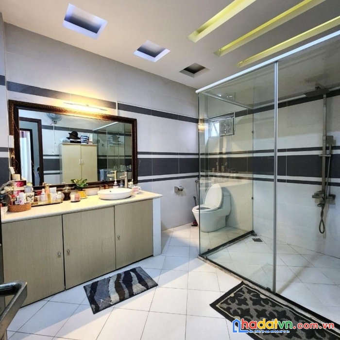 Nhà đẹp 5 tầng, hxh, sổ a4, phan đình phùng, giáp q1, an ninh sạch sẽ, 4pn, 42m2, 8.2 tỷ