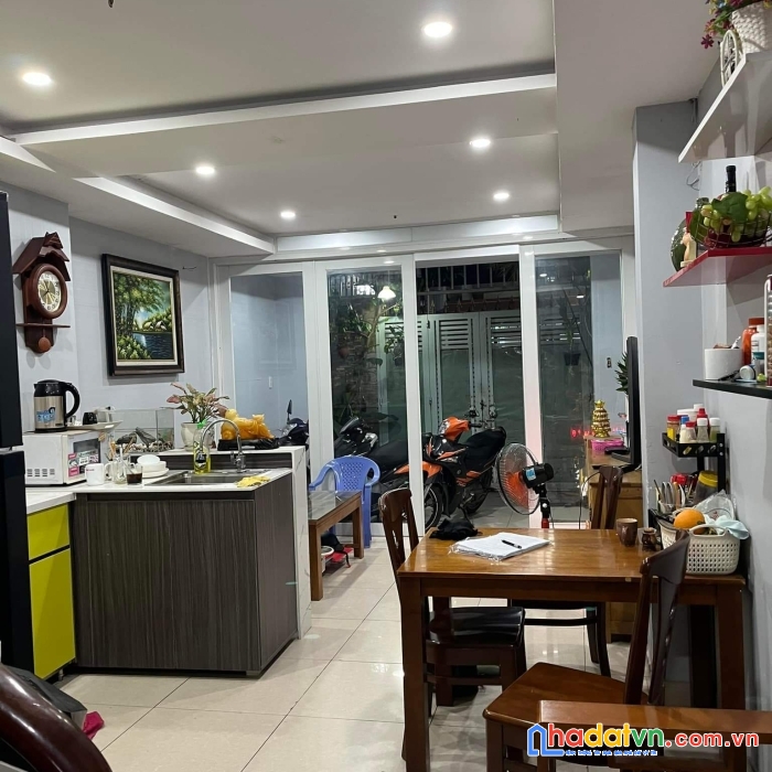 Bán nhà rẻ đẹp ngang 5x 12- đúc 5 tấm 
sân để xe + sân sao phơi đồ...7 phòng ngủ + 7wc có 5 tỷ..