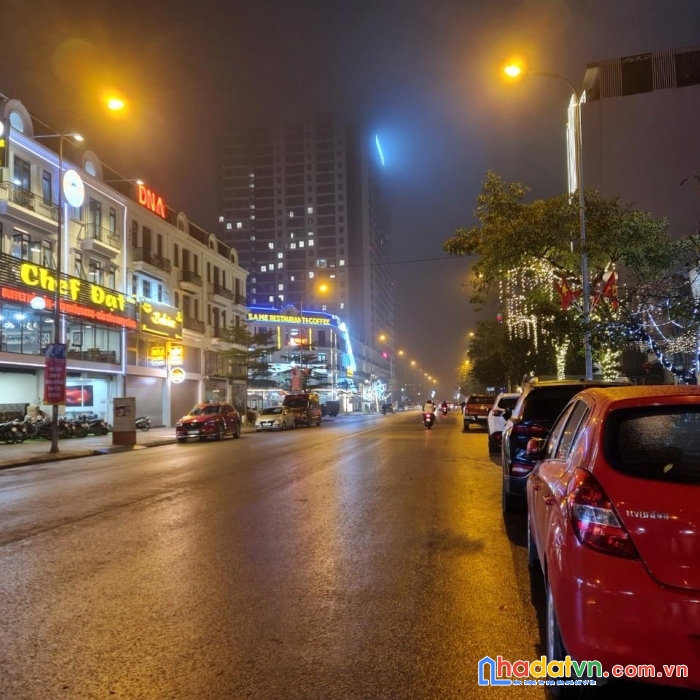 Trung tâm trâu quỳ bán nhà 6 tầng mặt phố thành trung 61m2 thang máy xịn.0982852808