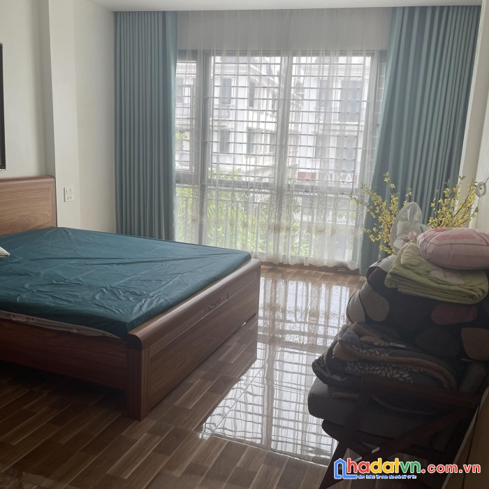 Trung tâm trâu quỳ bán nhà 6 tầng mặt phố thành trung 61m2 thang máy xịn.0982852808