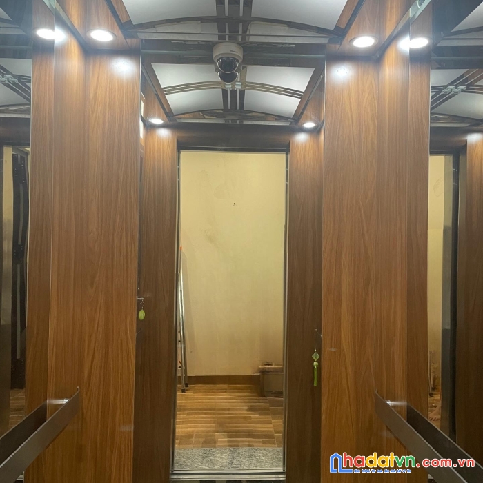 Trung tâm trâu quỳ bán nhà 6 tầng mặt phố thành trung 61m2 thang máy xịn.0982852808