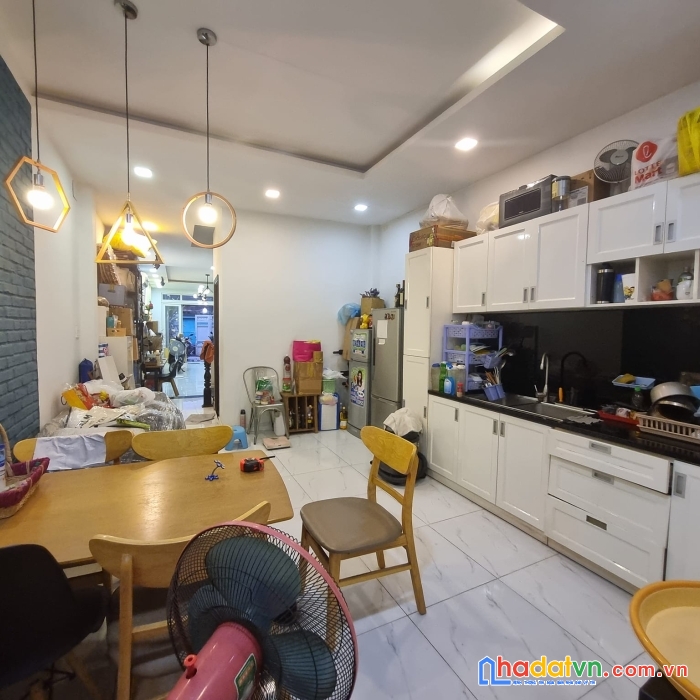 Hiếm, nhà 3 tầng đẹp, 1 sẹc, hẻm 3.5m thông gần mt lê văn sỹ, q3, nở hậu nhẹ, 86m2, 9.9 tỷ