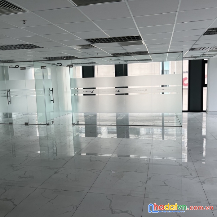 Cho thuê toà nhà 329m2 mt lý chính thắng, p.8, quận 3 với 700tr/tháng