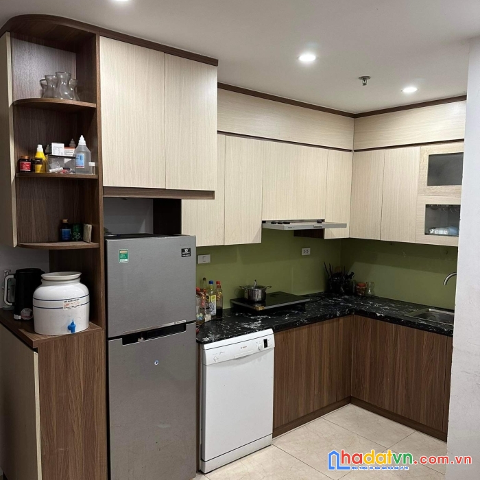 Bán gấp căn hộ cc 110 cầu giấy căn dt 77m2, view hồ tây, 2pn, giá 4.2 ty lh 0394392185