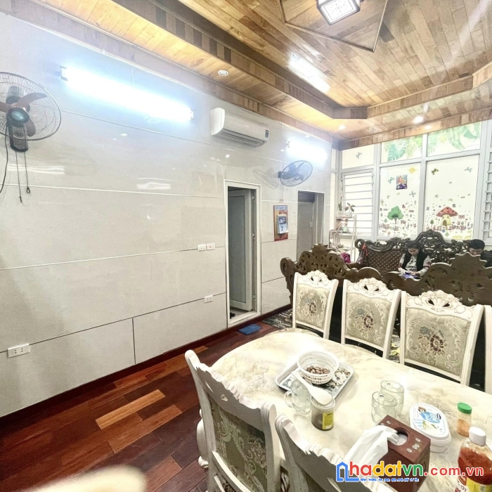 Siêu phẩm nhà vip phố kim đồng hoàng mai 130 m2 giá 26 tỷ mặt tiền 20 m – 7 tầng sổ hồng đầy đủ. 
