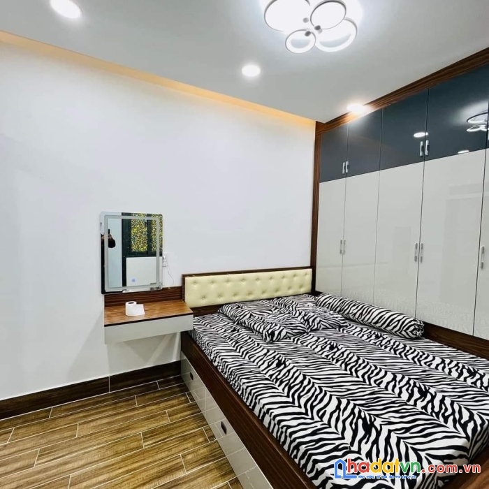 Siêu phẩm sát mt rạch bùng binh, q3, ngang 4.3*14m nở hậu 6m, 3 tầng, hẻm thông, 11.9 tỷ