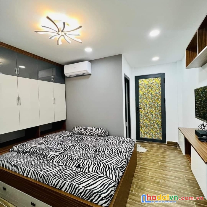 Siêu phẩm sát mt rạch bùng binh, q3, ngang 4.3*14m nở hậu 6m, 3 tầng, hẻm thông, 11.9 tỷ