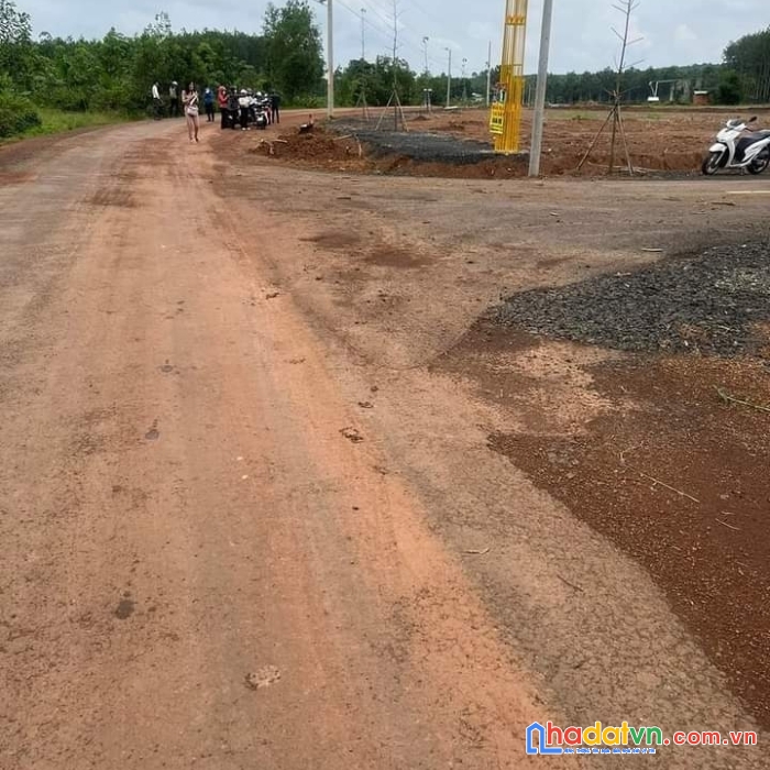 Cần bán đất sổ sẵn 150m2 đường đt741 phú giáo