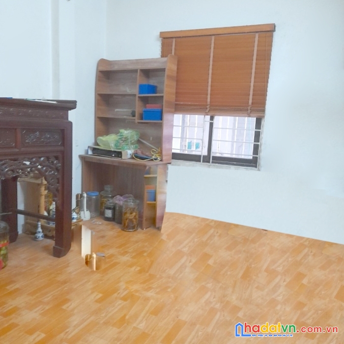 Mặt phố 32m² làn 2 đường âu cơ, kinh doanh tốt 2 tỷ 1
