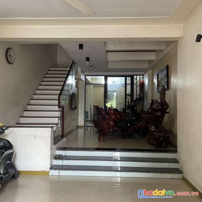 Bán nhà trung tâm trâu quỳ -70m2 4 tầng mtien 4.8m, tái định cư đường 17m.0982852808