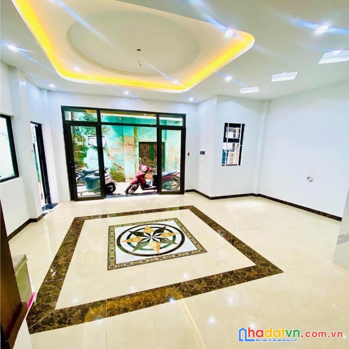 Bán nhà trần khát chân 5t thang máy full nội thất, kd 6 tỷ