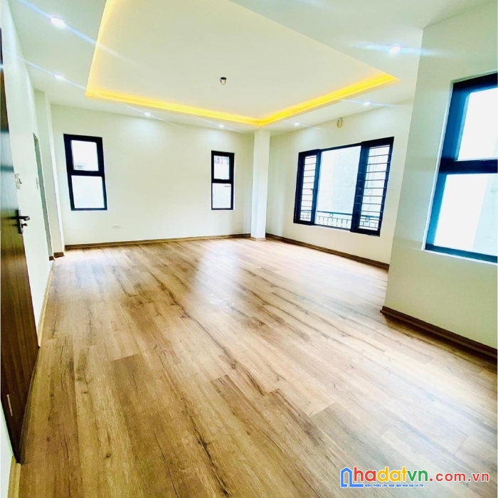 Bán nhà trần khát chân 5t thang máy full nội thất, kd 6 tỷ