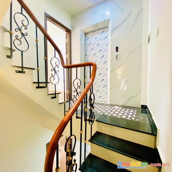 Bán nhà trần khát chân 5t thang máy full nội thất, kd 6 tỷ