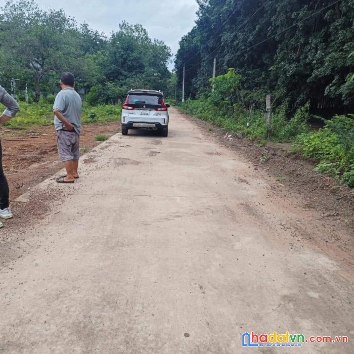 Tôi cần bán 2 miếng đất gần 3 kcn,lớn  đất đẹp gần cao,giá  250tr/2000m2