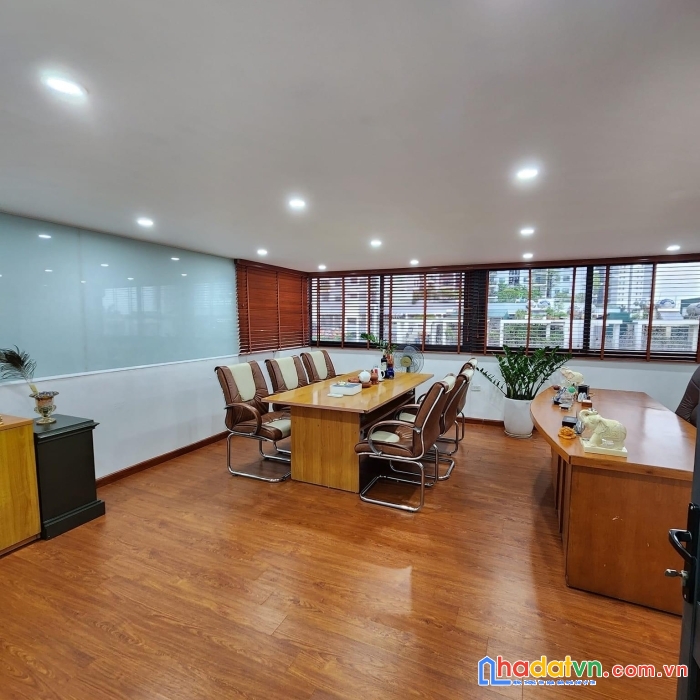 Bán tòa nhà vp 2 mặt phố xã đàn - đê la thành. 80m 7t mt6m, vỉa hè 7m, kd sầm uất