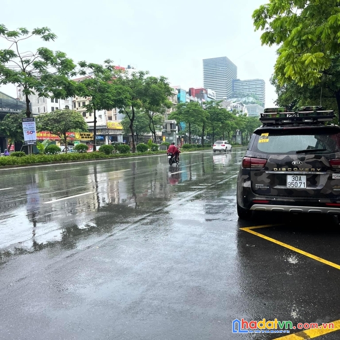 Bán tòa nhà vp 2 mặt phố xã đàn - đê la thành. 80m 7t mt6m, vỉa hè 7m, kd sầm uất