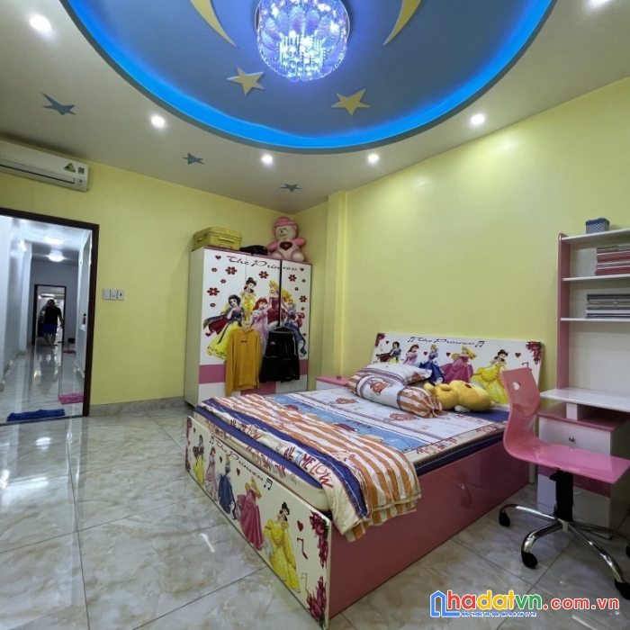 135m2, 3 tầng, 11 phòng, thu nhập 70 triệu ngay cộng hòa và hoàng hoa thám, q.t bình chỉ 17 tỷ 0908233029.