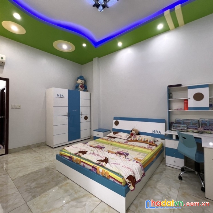 135m2, 3 tầng, 11 phòng, thu nhập 70 triệu ngay cộng hòa và hoàng hoa thám, q.t bình chỉ 17 tỷ 0908233029.