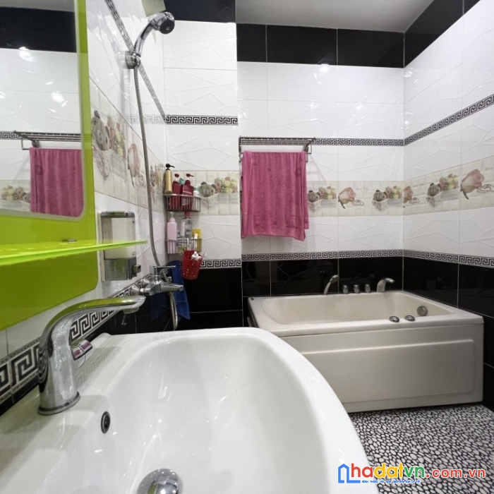 135m2, 3 tầng, 11 phòng, thu nhập 70 triệu ngay cộng hòa và hoàng hoa thám, q.t bình chỉ 17 tỷ 0908233029.