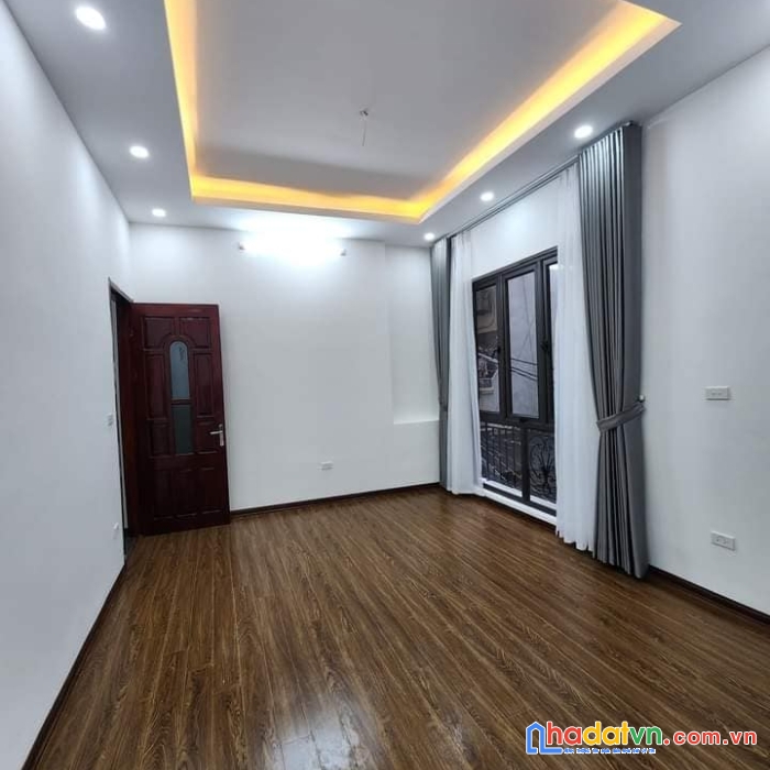 Bán nhà giáp bát 50m2 x5t,giá 4,5 tỷ,ngõ nông,rộng,đẹp,ở luôn