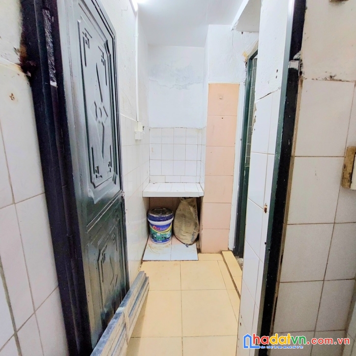Bán căn hộ tập thể tầng 1 ở lê duẩn, phường cửa nam.
