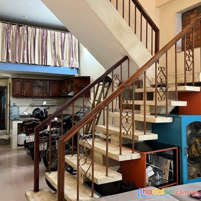 Bán gấp nhà 3 tầng hẻm lạc long quân, p.8, tân bình.