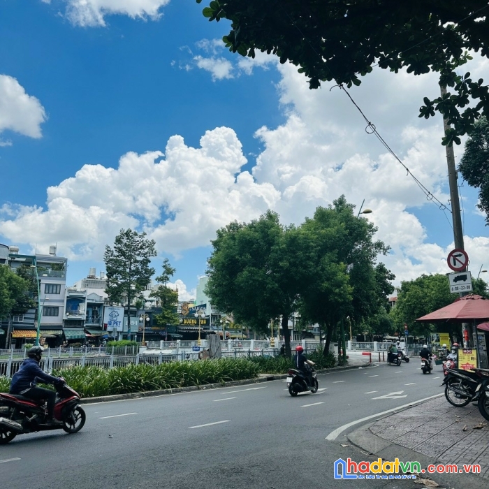 Bán gấp nhà mtkd đường trường sa - đặng văn ngữ, p13, phú nhuận với 5.7 tỷ