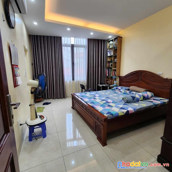 Nhà liền kề phân lô ngõ 13 lĩnh nam, 50m 5t mt5.8m 8.5 tỷ, ô tô chạy vòng quanh, lô góc