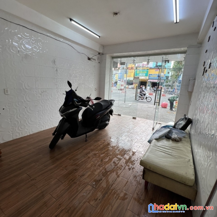 Vị trí đẹp, góc 2 mt lạc long quân giao ông ích khiêm, p.5, quận 11 với 5.4 tỷ