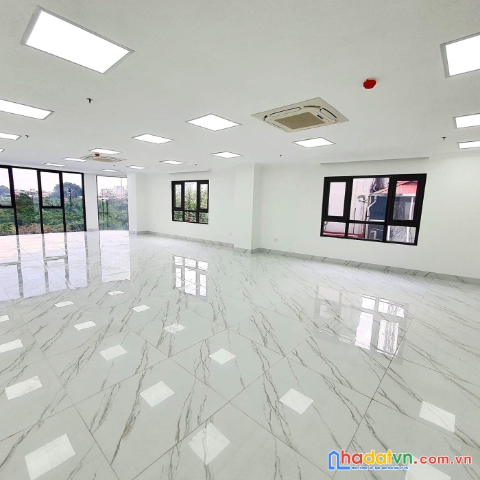Bán tòa nhà văn phòng phố hoàng quốc việt 123m2 9 tầng, mặt tiền 6.5m lô góc view đẹp