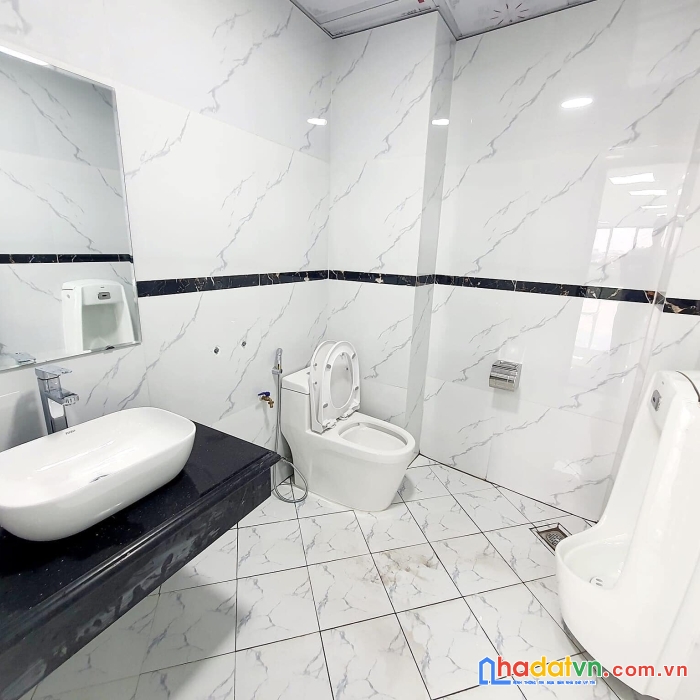 Bán tòa nhà văn phòng phố hoàng quốc việt 123m2 9 tầng, mặt tiền 6.5m lô góc view đẹp