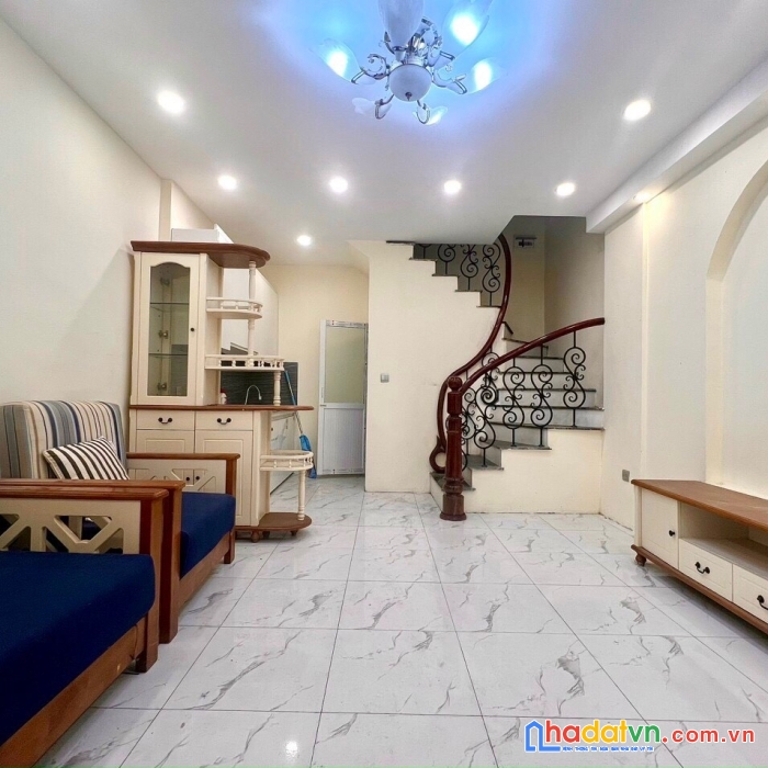 Bán nhà chính chủ 3 tầng ở ngõ 281/2 vĩnh hưng

