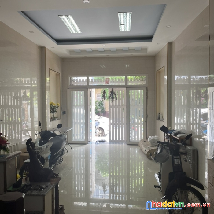 Bán gấp nhà nở hậu mtnb 10m đường tân sơn nhì, p.tsn, tân phú