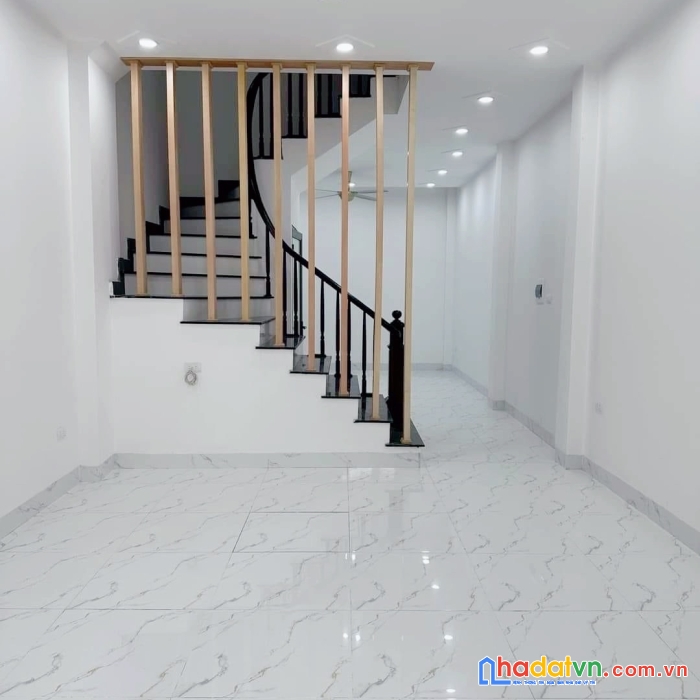 Nhà ngõ phố tam trinh 50m x 5t 5.2 tỷ, ngõ thông, ô tô đỗ cửa, nhà mới đẹp.