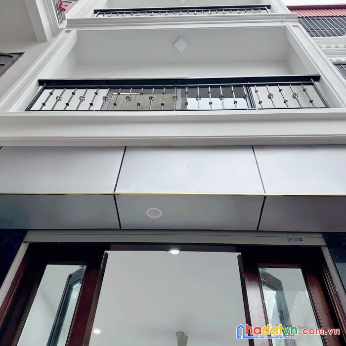 Nhà ngõ phố tam trinh 50m x 5t 5.2 tỷ, ngõ thông, ô tô đỗ cửa, nhà mới đẹp.