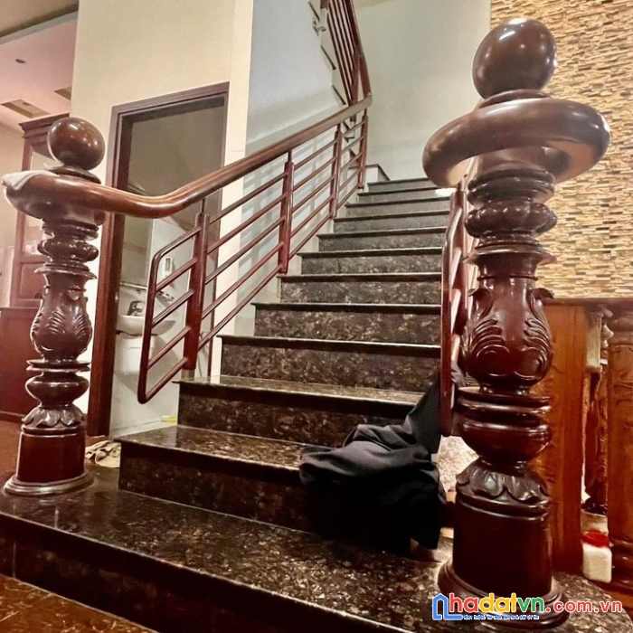 Quá hiếm, quá rẻ chỉ hơn 10 tỷ. 120m2, 5.5 x 20, 4 tầng đẹp, đường xe tải p12 qgv.