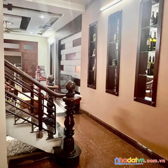 Quá hiếm, quá rẻ chỉ hơn 10 tỷ. 120m2, 5.5 x 20, 4 tầng đẹp, đường xe tải p12 qgv.