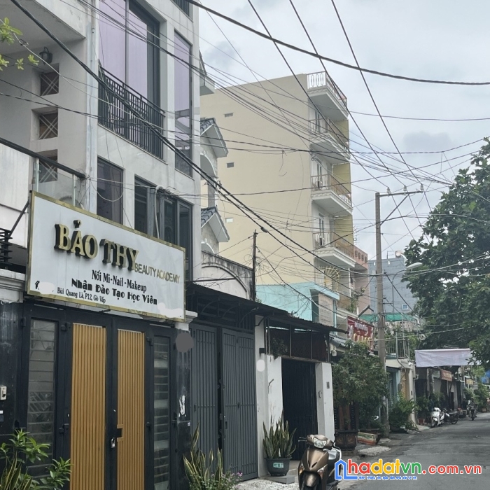 Quá hiếm, quá rẻ chỉ hơn 10 tỷ. 120m2, 5.5 x 20, 4 tầng đẹp, đường xe tải p12 qgv.