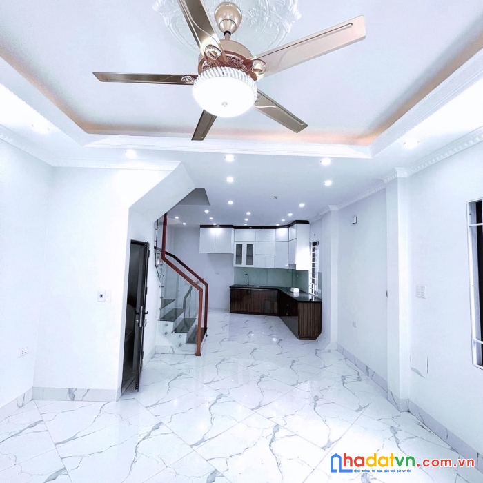 Bán nhà ngõ 13 lĩnh nam. ô tô vào nhà, lô góc, nhà mới 5t 45m 6.2 tỷ