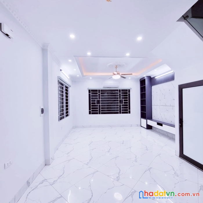 Bán nhà ngõ 13 lĩnh nam. ô tô vào nhà, lô góc, nhà mới 5t 45m 6.2 tỷ