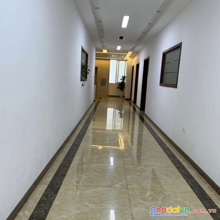  cần chuyển nhượng tòa nhà văn phòng mặt phố thụy khuê view hồ tây.