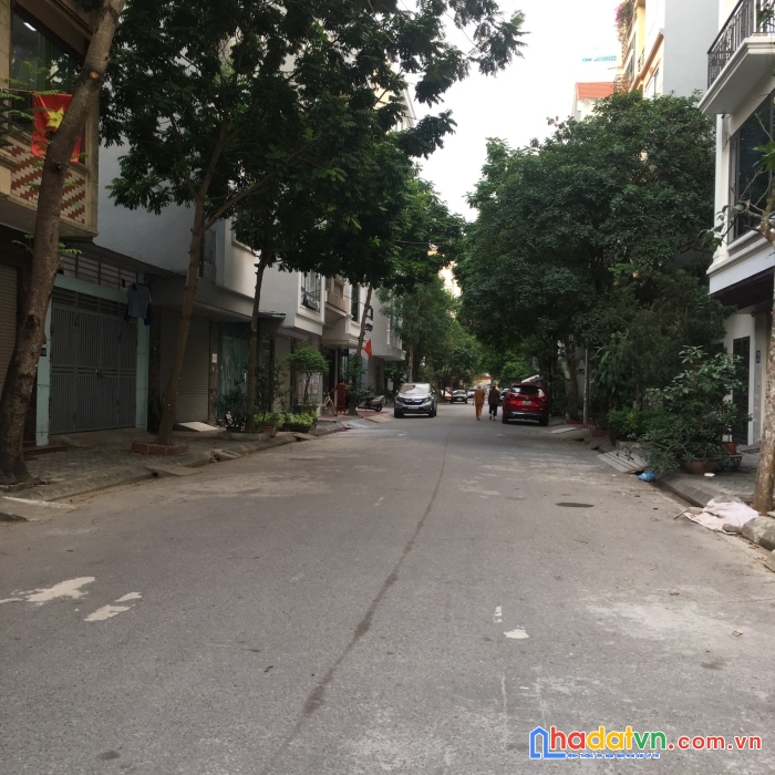 Lô đất dịch vụ kiến hưng-hà đông. sẵn nhà 2 tầng. giá 5.3 tỷ. lh: 0982.69.3883

