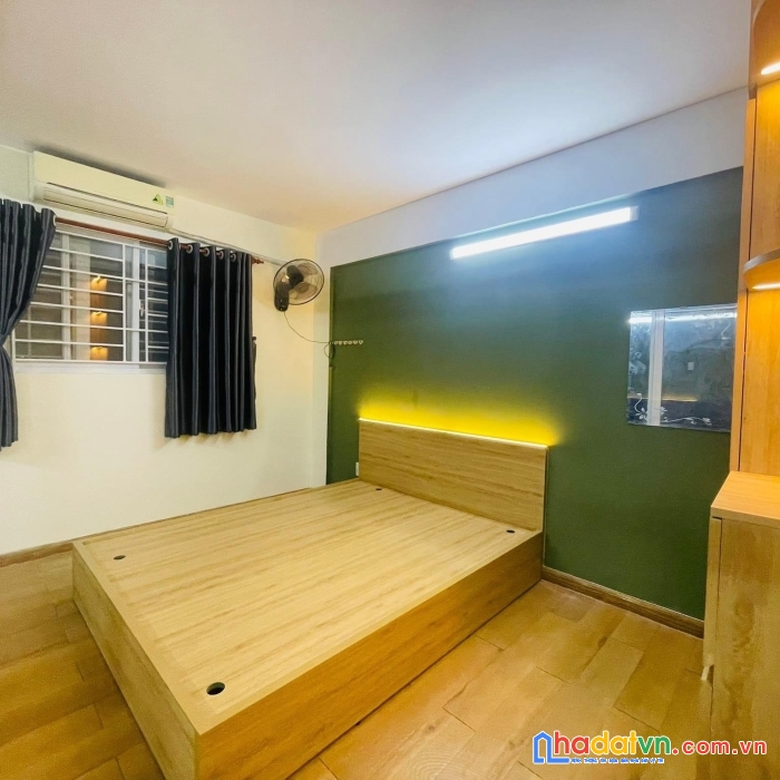 Bán căn góc tầng trung view phố ăn uống giá giảm sâu chỉ nhỉnh hơn 800 chút xíu