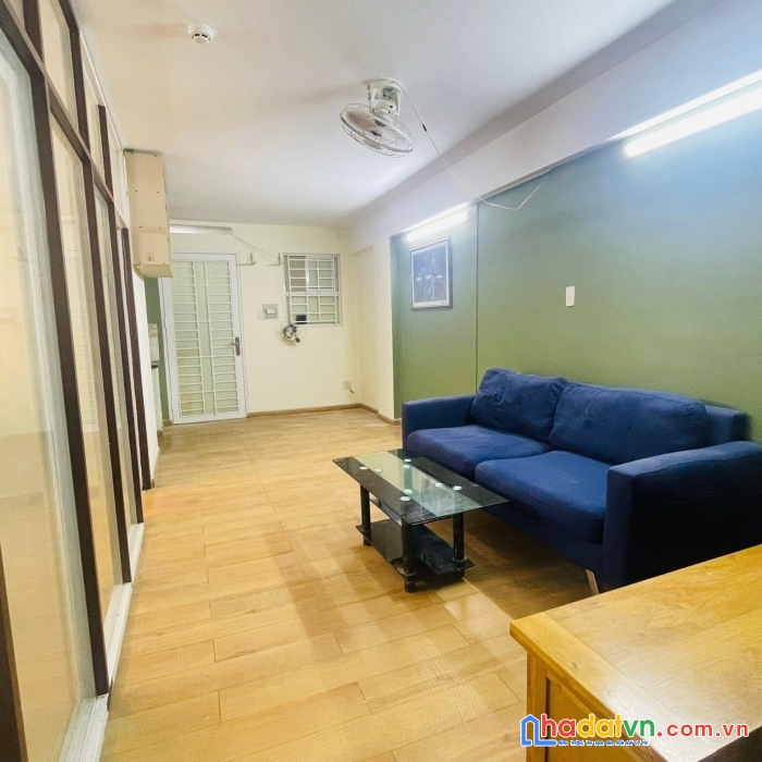 Bán căn góc tầng trung view phố ăn uống giá giảm sâu chỉ nhỉnh hơn 800 chút xíu