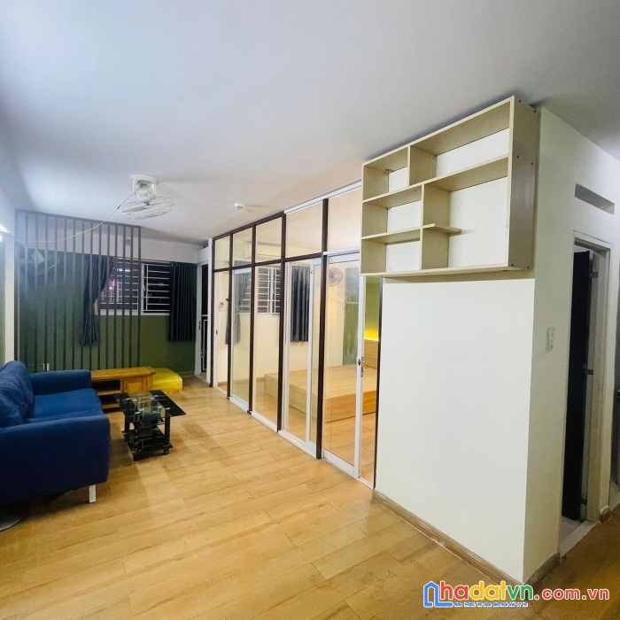 Bán căn góc tầng trung view phố ăn uống giá giảm sâu chỉ nhỉnh hơn 800 chút xíu